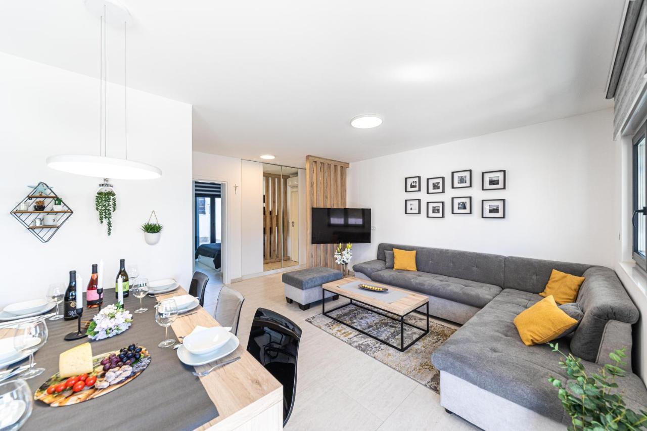 Luxury Apartment Pia With Swimming Pool And Grill Trogir Ngoại thất bức ảnh