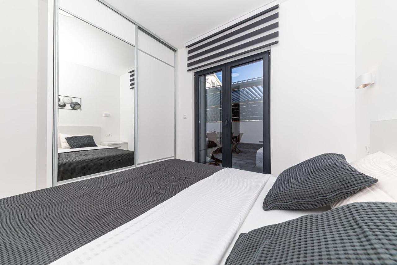 Luxury Apartment Pia With Swimming Pool And Grill Trogir Ngoại thất bức ảnh