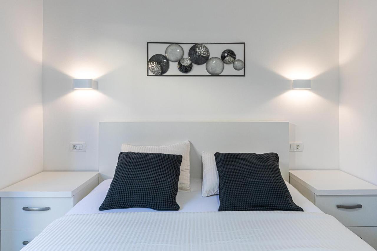 Luxury Apartment Pia With Swimming Pool And Grill Trogir Ngoại thất bức ảnh