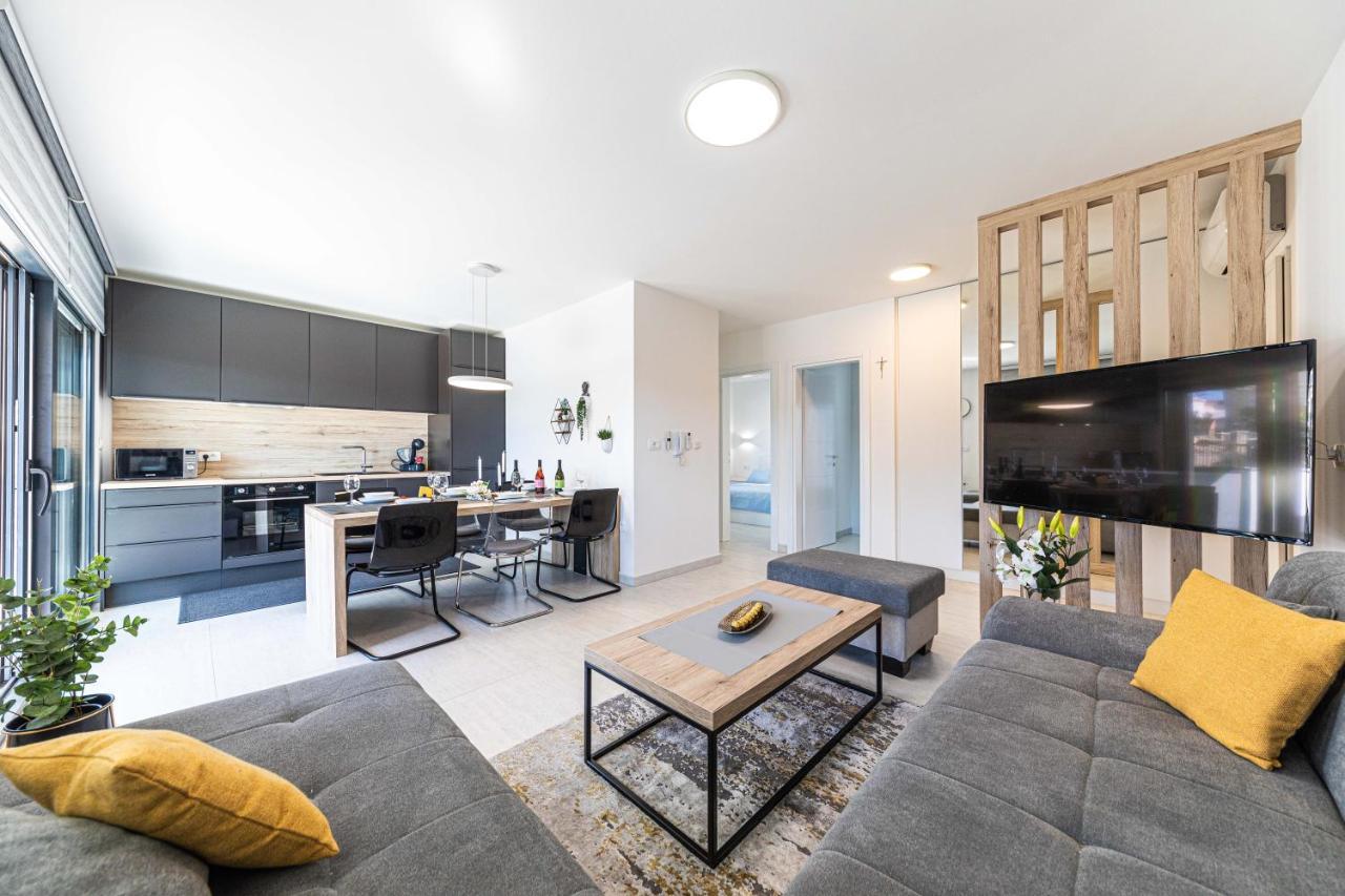 Luxury Apartment Pia With Swimming Pool And Grill Trogir Ngoại thất bức ảnh